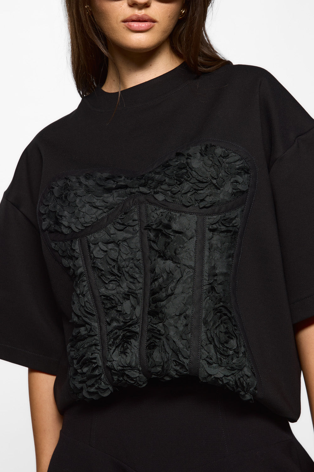 Kyo Rose T-Shirt | Women | Black | Modern & Elegant Style | Comfort & Functionality | Atelier Hamza