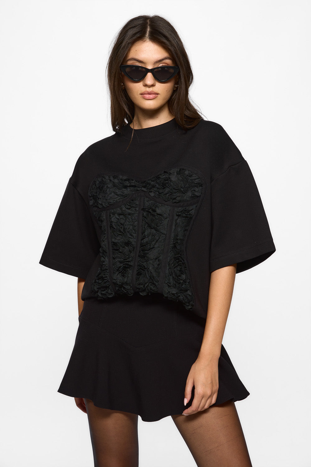 Tricou Kyo Rose cu cusaturi | Femei | Negru | Stil modern și elegant | Confort și funcționalitate | Atelier Hamza