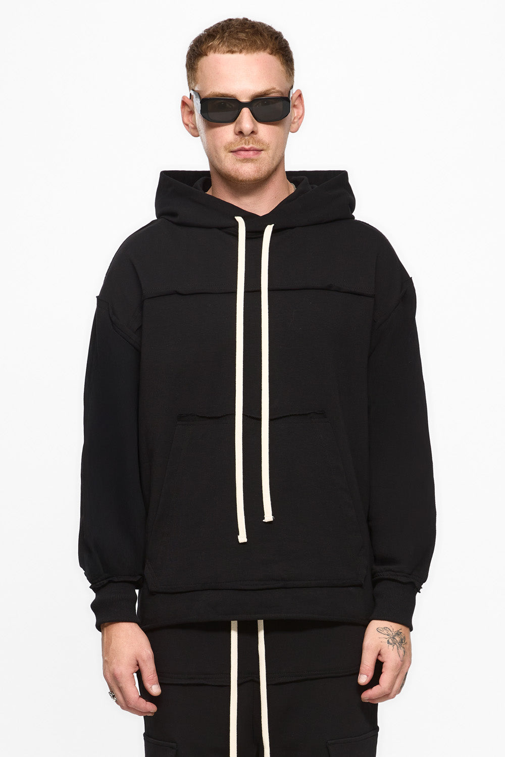 Hanorac negru de barbati cu margini nefinisate Crudo