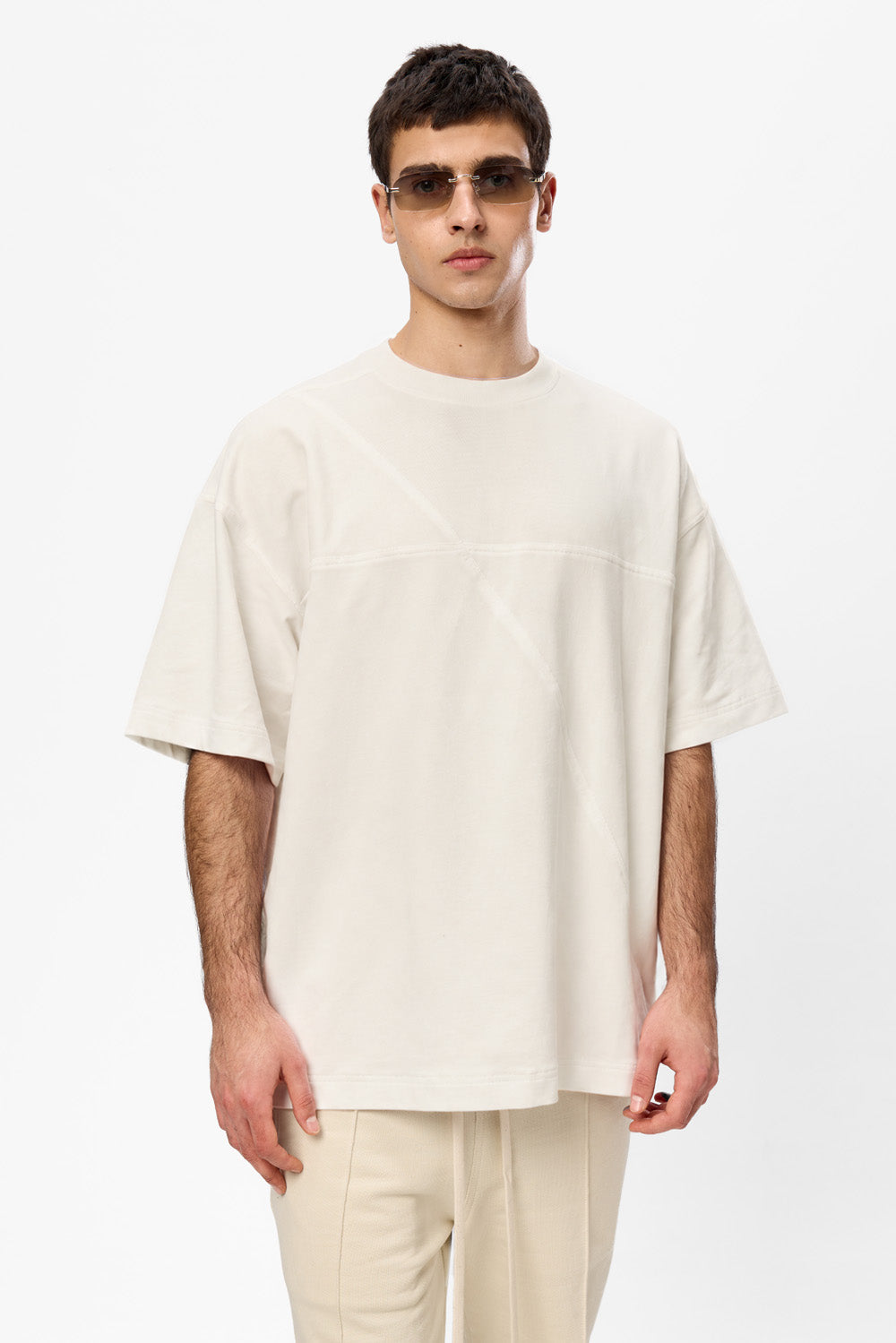 Oversized Off white T-shirt with decorative stitches