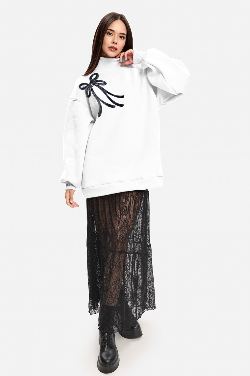 Ribbon White Embroidered fleece Turtleneck