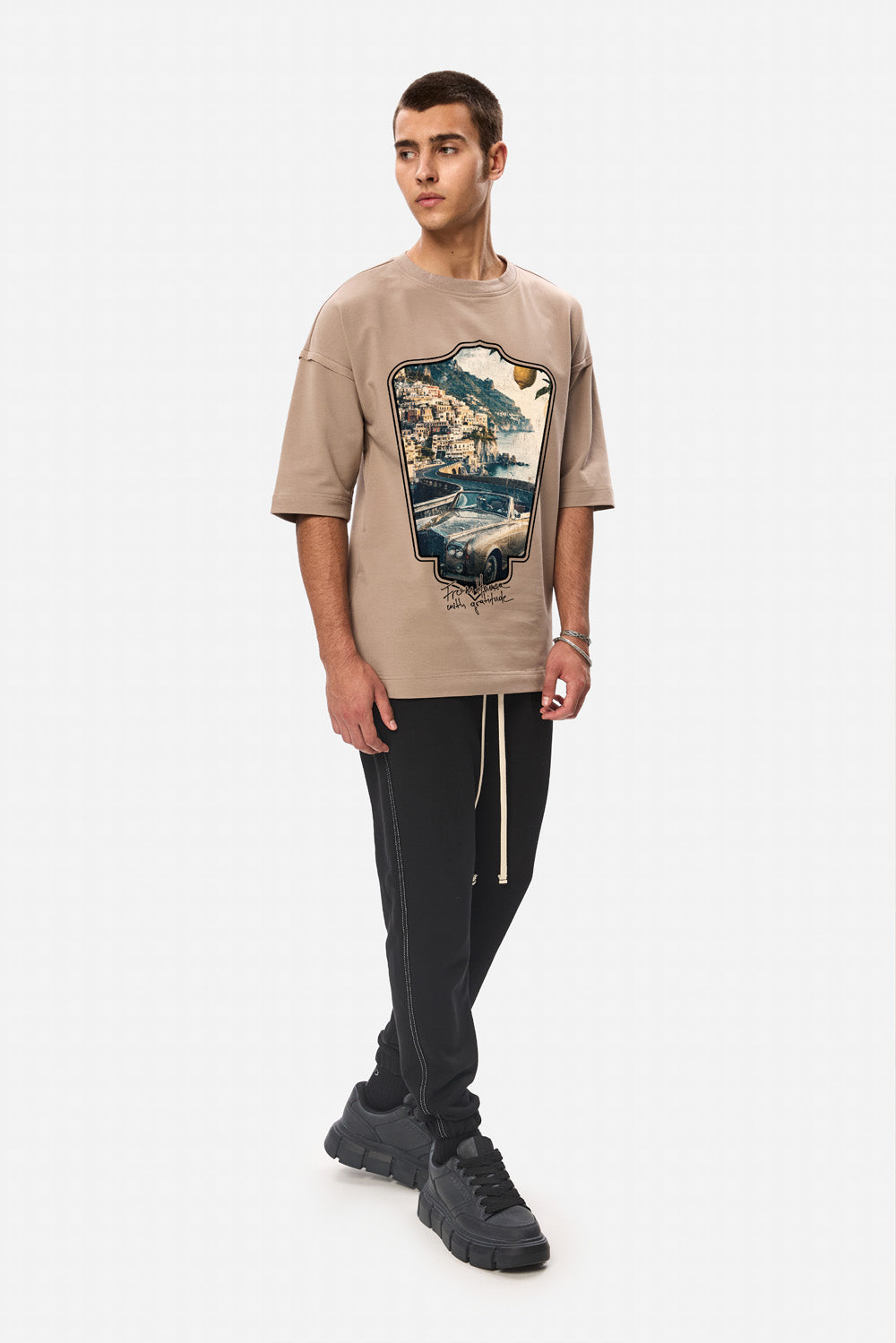 Tricou cu imprimeu Vacation | Bărbați | Bej | Stil Modern & Elegant | Confort & Funcționalitate | Atelier Hamza