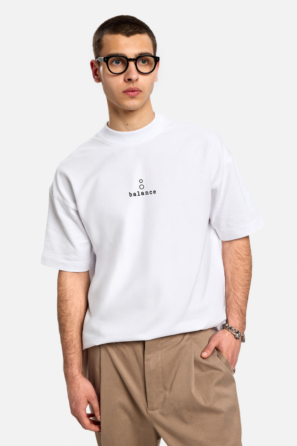 Tricou cu imprimeu Balance| Barbati | Alb | Stil Modern & Elegant | Confort & Funcționalitate | Atelier Hamza