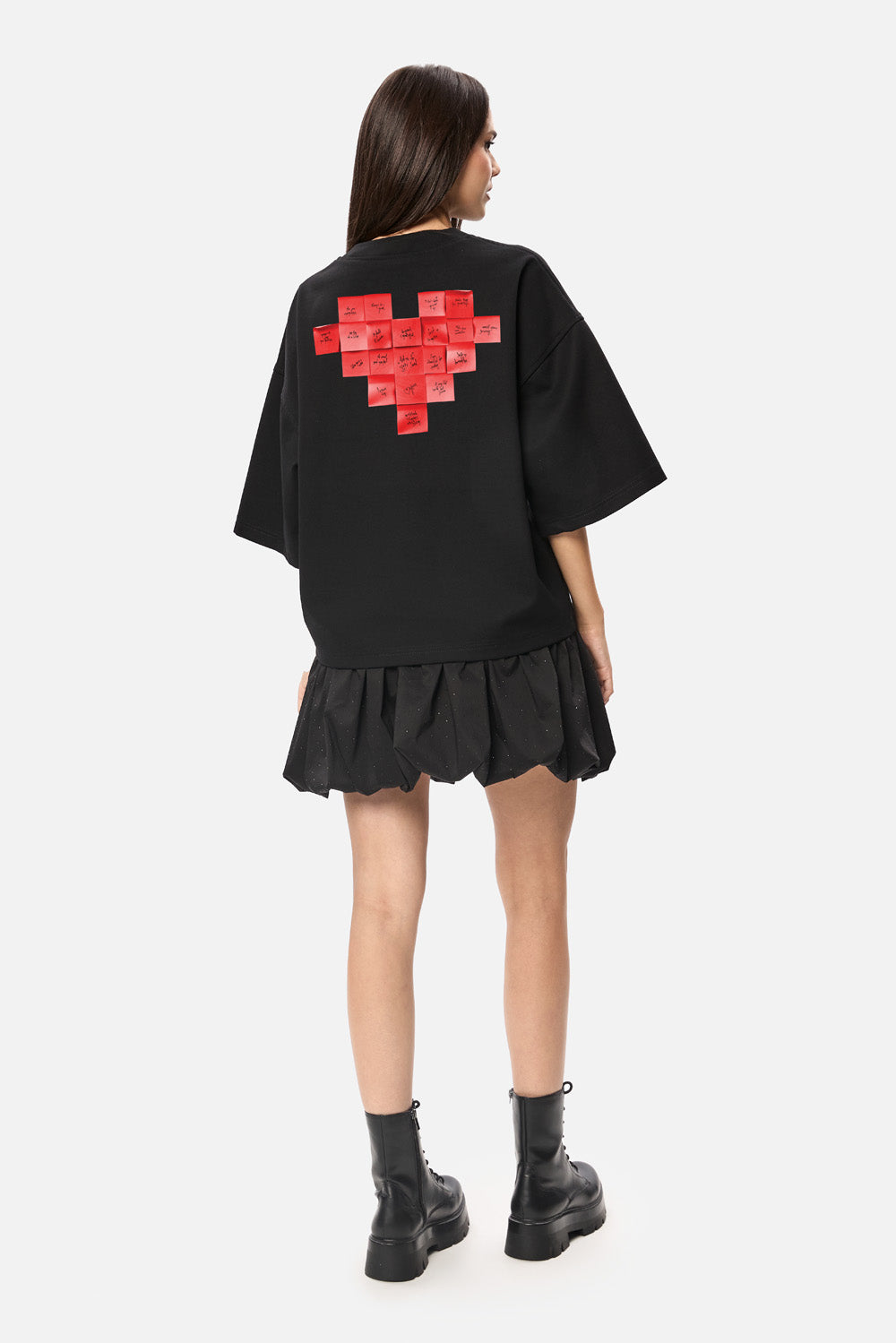 Tricou cu imprimeu Heart Post |  Femei | Negru | Stil Modern & Elegant | Confort & Funcționalitate | Atelier Hamza