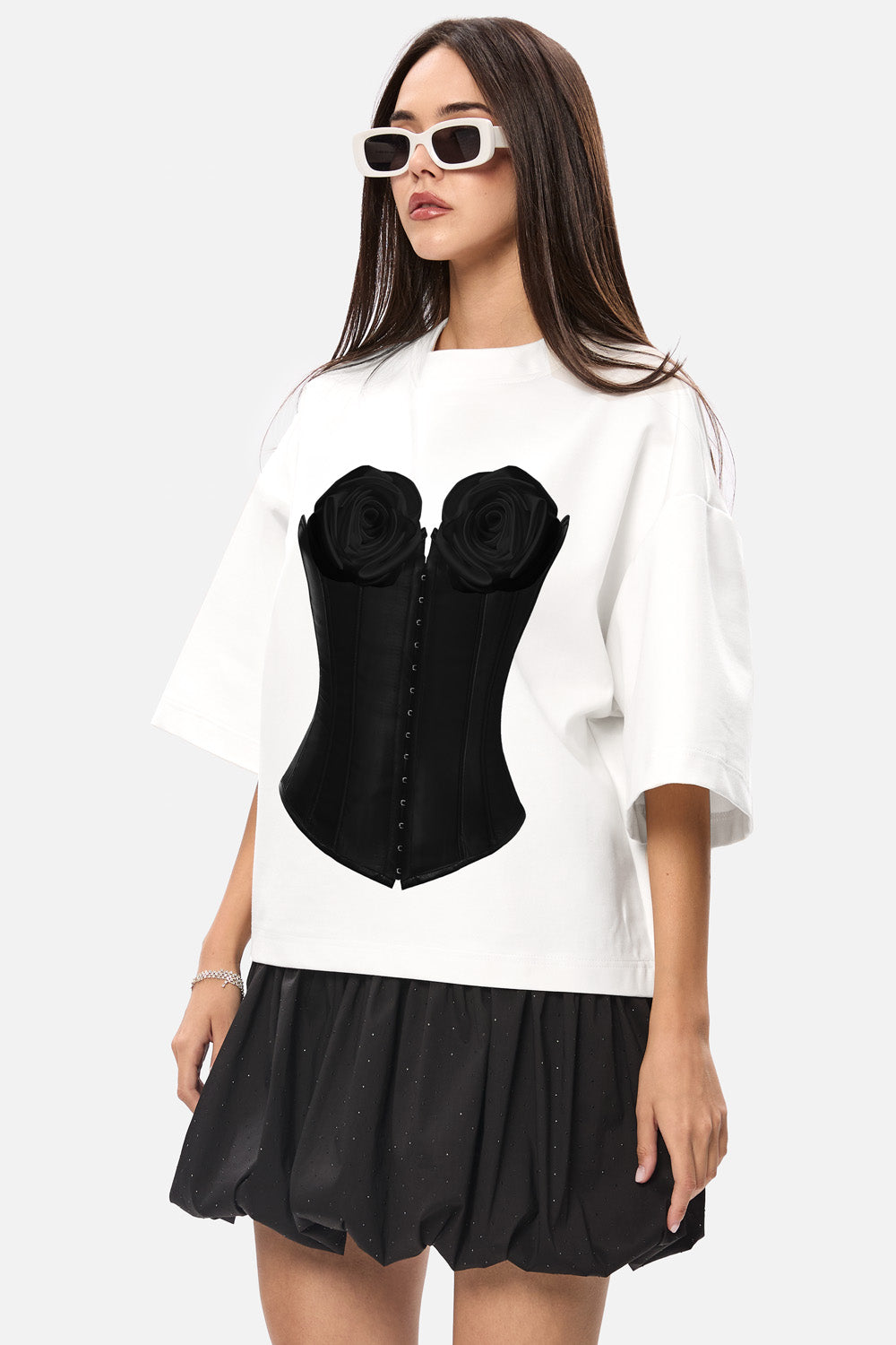 Tricou cu imprimeu Black Rose |  Femei | Alb| Stil Modern & Elegant | Confort & Funcționalitate | Atelier Hamza