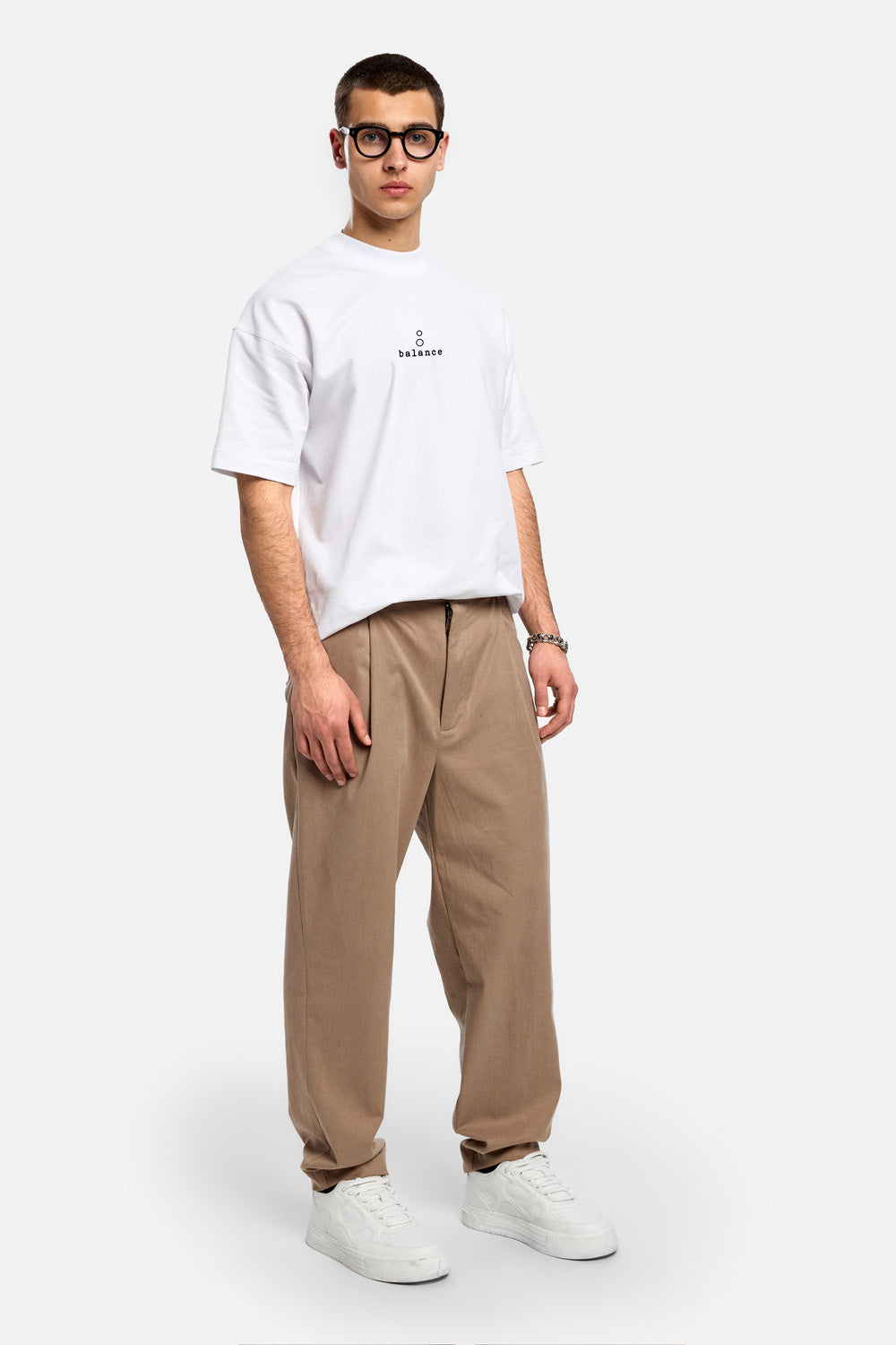 Tricou cu imprimeu Balance| Barbati | Alb | Stil Modern & Elegant | Confort & Funcționalitate | Atelier Hamza