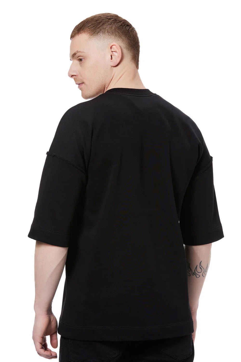 Tricou bărbătesc, negru, brodat Westside, bumbac premium, croială oversized, detalii elegante (guler rotund, umăr căzut).