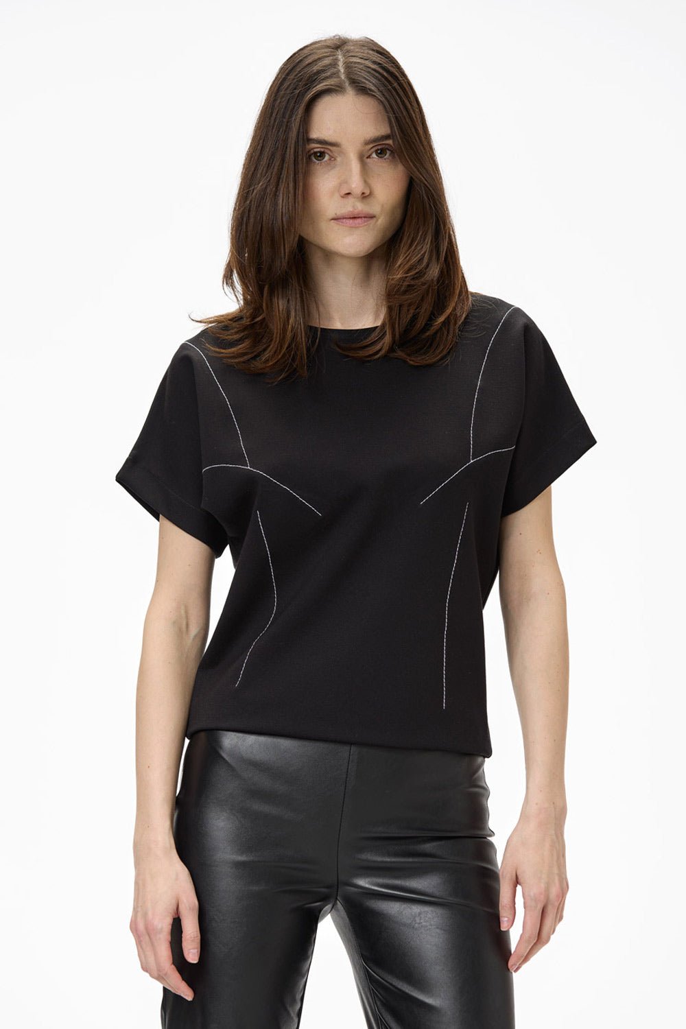 Tricou damă, negru, cusut, viscoză premium, croială oversized, detalii elegante (cusături contrastante).
