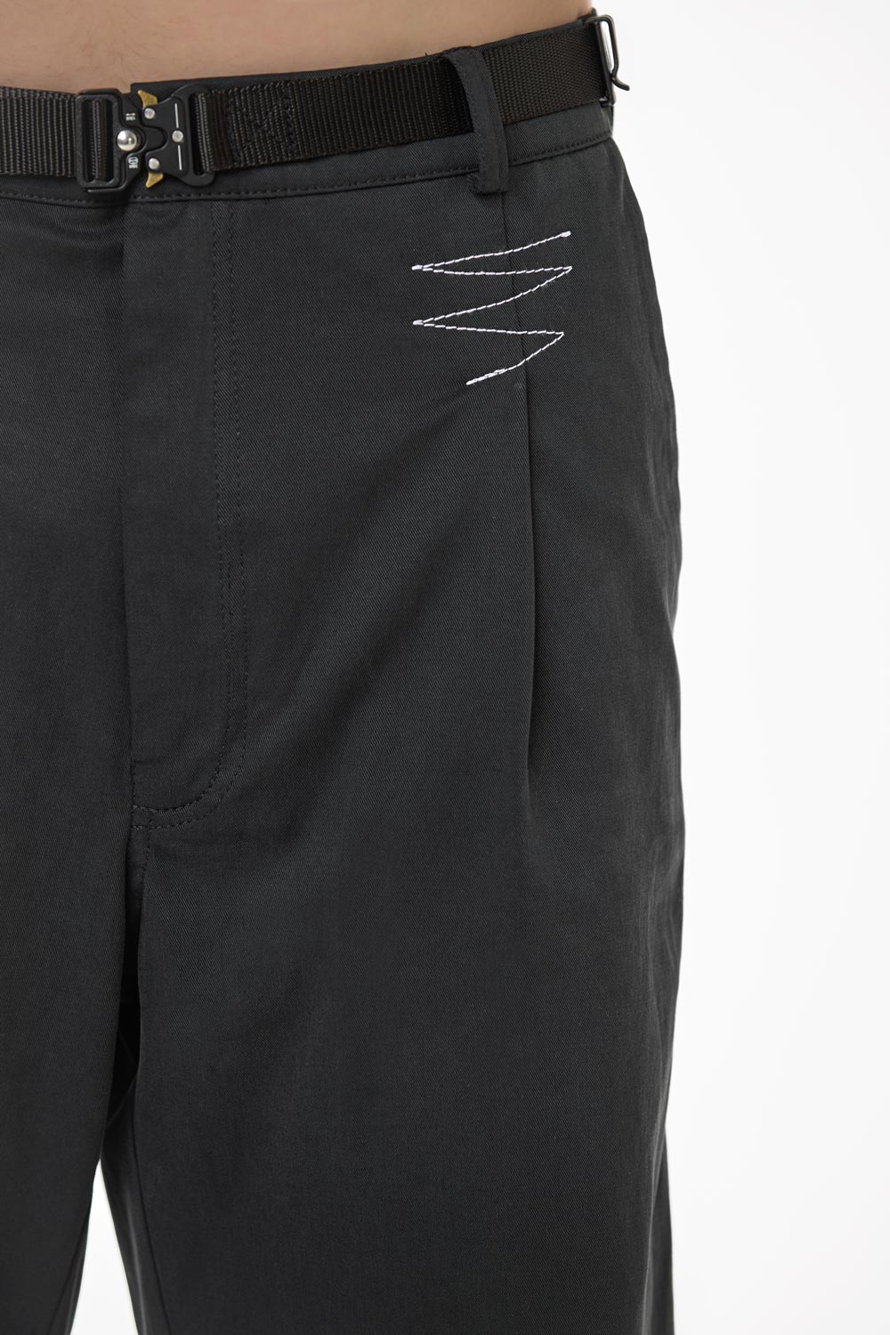 Pantaloni scurți negri pentru bărbați "Rome" Atelier Hamza, din 100% lyocell, croială relaxată, confort în zilele călduroase