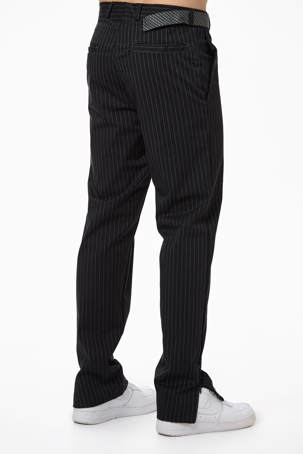 Pantaloni negri pentru bărbați cu decupaj "Monaco" de la Atelier Hamza, compuși din 97% bumbac și 3% elastan, textură moale