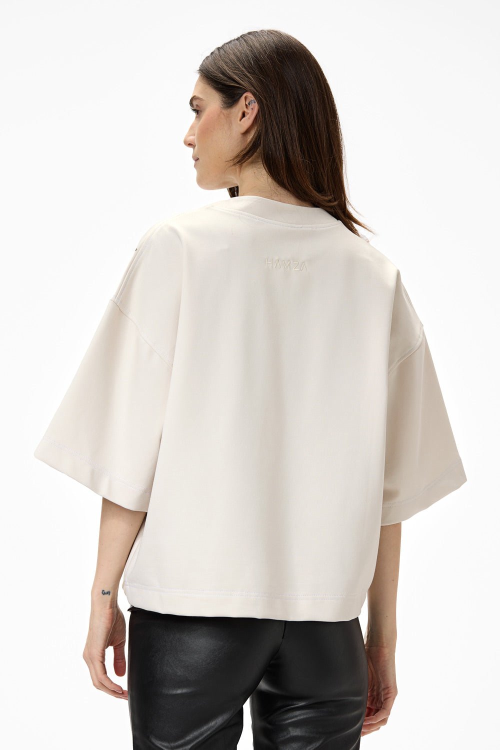 Tricou damă, alb-crem, imprimeu Pochette, viscoză premium, croială oversized, detalii elegante (mâneci conice).