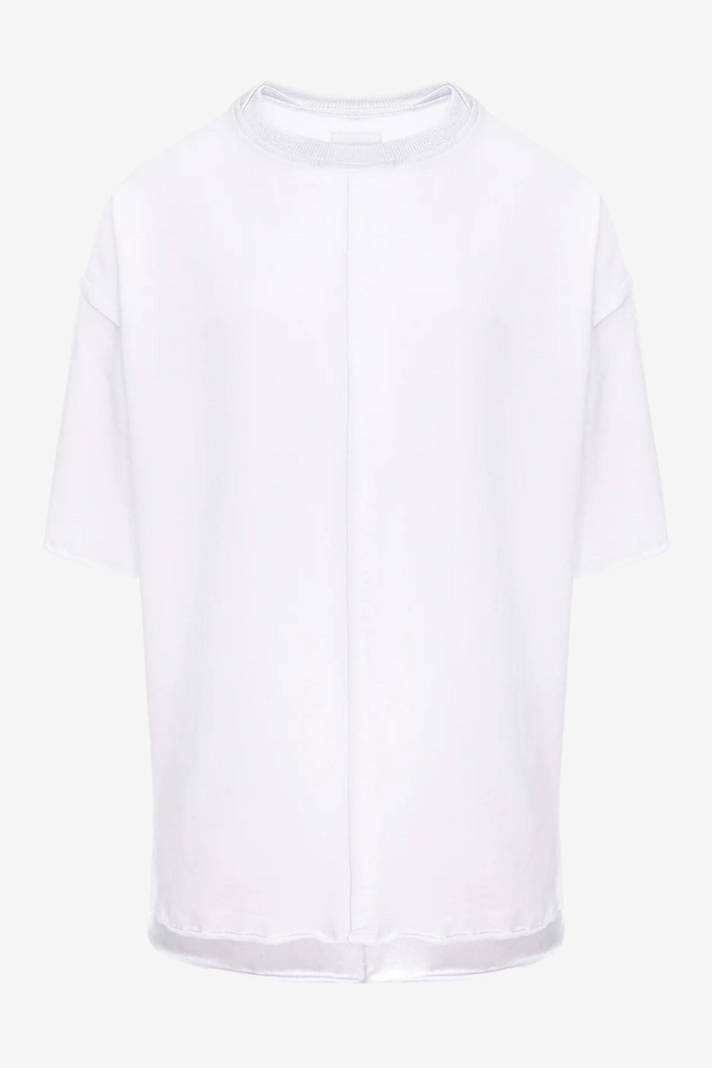 Tricou bărbătesc, alb, bumbac premium, croială oversized, detalii moderne (finișaje crude, cusături decorative).